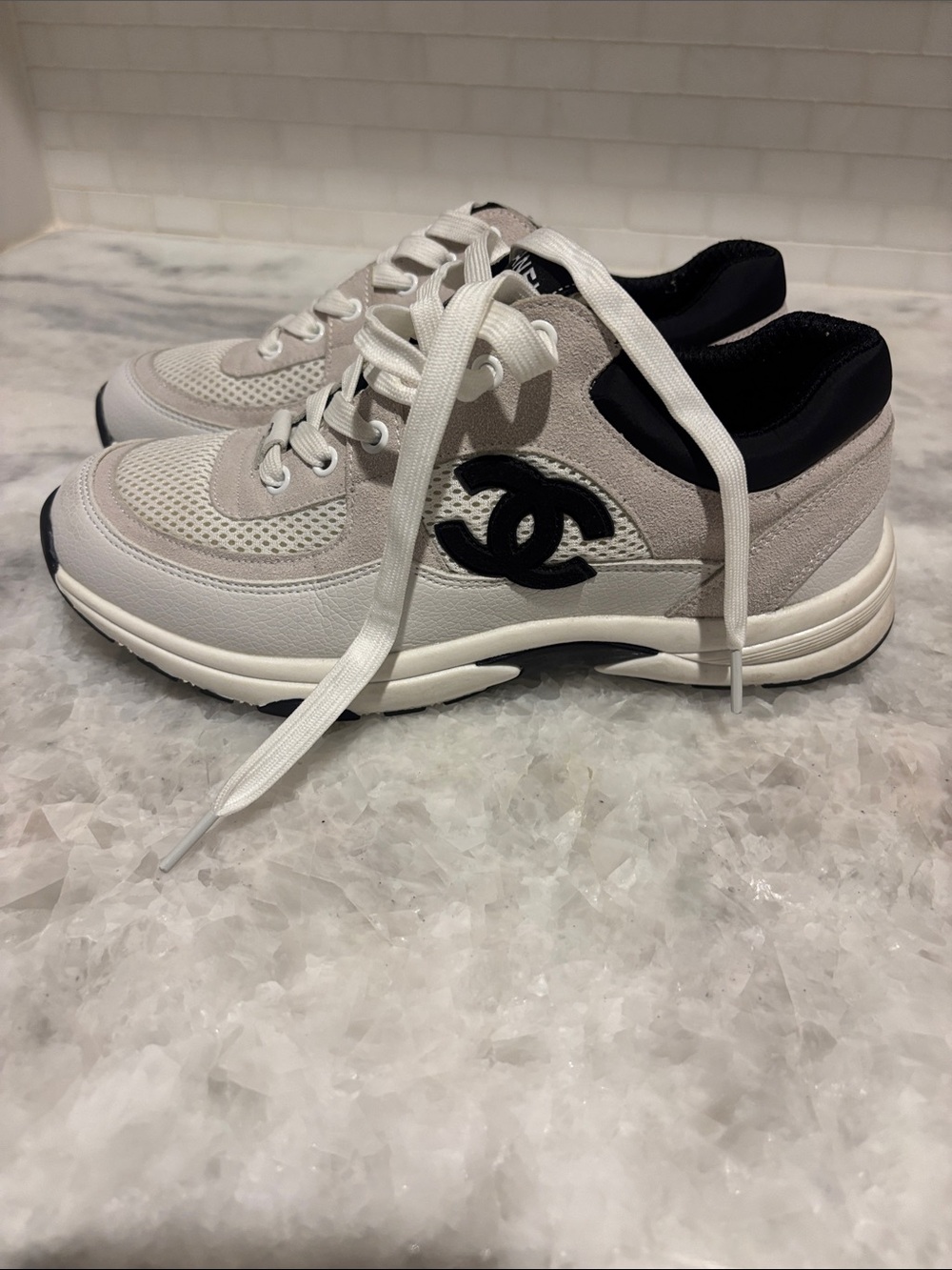 NO BRAND White and Black Low-Top Sneakers with CC Logo